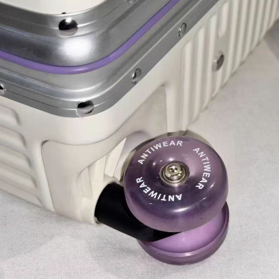 Renkli, Sessiz Dönen Tekerlekl - Aluminum Frame Carry On Luggage incelemesi ve fiyatı